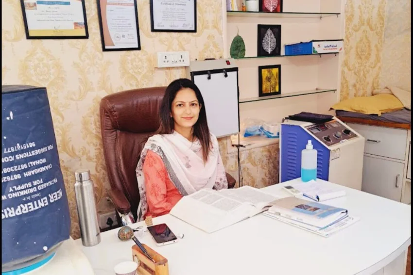 Dr. Anjali Chauhan conducting physiotherapy session at our Chandigarh clinic